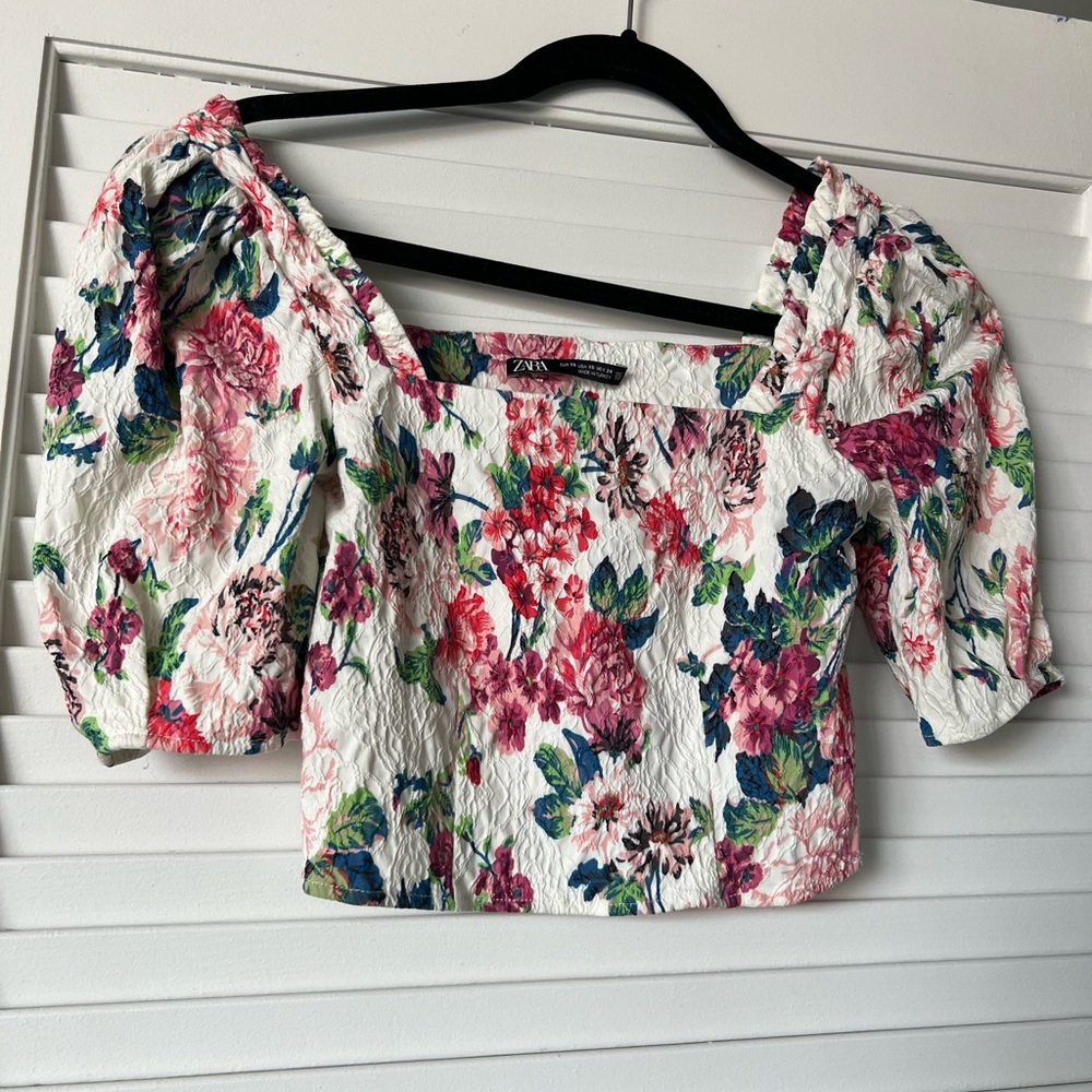 Cropped floral puff sleeve top